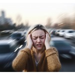 “騒々しい通り沿いの家”脳卒中リスクが高まる可能性、40年間の大規模調査で判明