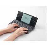 「ポメラ」に集大成モデル登場、Bluetooth採用でiPadやiPhoneとの連携も。