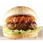 ローソンが店内調理のバーガー、牛100％“肉厚ハンバーグ”が特長。