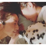 高岡早紀、娘＆愛犬との“添い寝”に反響「優しい世界」