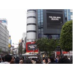 ワンオクが渋谷街頭ジャック、密着映画の冒頭映像をサプライズ上映。