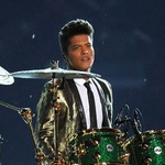 米歌手がファンの命を救った、治療で楽曲かけ続けたことが回復に一役。