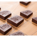 チョコで原寸大の“将棋の駒”再現