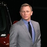 「007」新作の撮影に苦情殺到、深夜のロンドン上空をヘリが飛び回る。