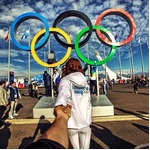 【写真】“彼女が手を引く”写真の数々、ロシア写真家の作品が話題に。