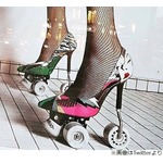 29万円の“ハイヒールのローラースケート”