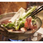 ラム肉を“赤ワインだし”でしゃぶしゃぶ