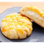 メロンパン×4種のチーズ、甘さと塩気が融合