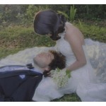 セレーナ・ゴメスが音楽プロデューサーと結婚、“ウェディングドレス姿”で報告