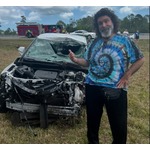 “WWE殿堂入り”レスラーが交通事故で入院、大破した車の写真を披露