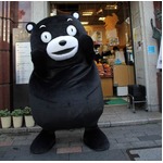 くまモンが“赤いほっぺ”紛失、「普通の熊」になり激しく落ち込む。