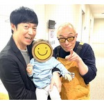 東MAXと1歳次女、“お名前ダーツ”やってくれた所ジョージと初の3ショット