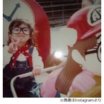 山田優が“アラレちゃん写真”、子どもの頃のかわいい一枚を公開。