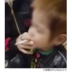 “3歳児にタバコ”動画大炎上「胸くそ悪い」「親がクズ過ぎる…」。