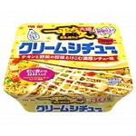 「一平ちゃん夜店の焼そば」クリームシチュー味、クリーミーで濃厚な味わいを表現