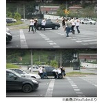 交通ルール違反に“実力行使”、横断歩道で停まった車を運ぶ男たち。