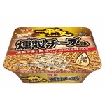 お酒のおつまみにも合うカップ焼そば「明星 一平ちゃん夜店の焼そば 燻製チーズ味」