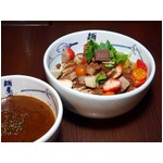 構想3か月のロッテ×麺屋武蔵、燻製チョコパウダー香る絶品つけ麺。