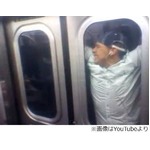超危険な“地下鉄サーファー”、走行中のドア外側にしがみつく動画に非難。