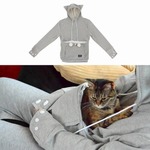 “猫用ポケット”付きパーカー、「膝に乗ってきて動けない」を解決。