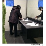 地下鉄の駅トイレで魚さばく、たまたま“停水”になって駆け込んだ？