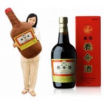 “養命酒抱き枕”さらに大きく、今年は史上最大の全長100センチに。
