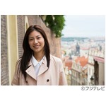 肉塊喰らう“素顔の松下奈緒”、チェコの美味しいオフショットを配信。
