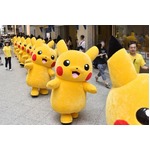 横浜にピカチュウが大量発生中、みなとみらいのあっちにもこっちにも。