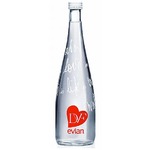今年も「エビアン」限定ボトル、デザインはDiane von Furstenberg氏。