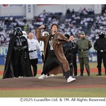 「スター・ウォーズ」始球式に速水もこみち登板、“フォースの力”でナイスピッチ
