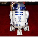 ディズニー施設の“R2-D2”盗もうとした男