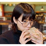 “丸メガネ”のんに反響「めっっっちゃ可愛い！！」「よく似合う」