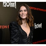 キーラ・ナイトレイ“ハイヒールの歩き方”忘れた、今は毎日ドクターマーチンのブーツ