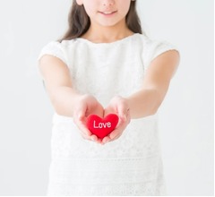 高学年の女子小学生、3人に1人が「告白された経験あり」少数ながらキス経験者も
