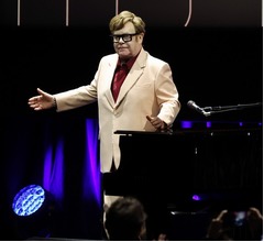 78歳エルトン・ジョン、残された“余命”考え「45分も泣いてしまった」