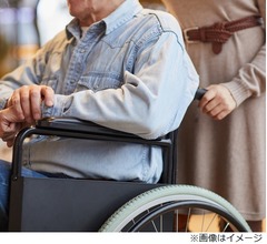 車いすに乗せて“死人同伴”、銀行の融資引き出し試みた女「おじさん、聞こえている?」