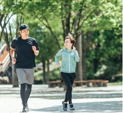 毎日15分の“早歩き”で死亡リスク19%減少、研究者「歩数より歩行速度に注目するべき」
