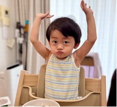 おばたのお兄さん、妻・山崎夕貴アナいわく“僕に似てきている”息子の近影公開