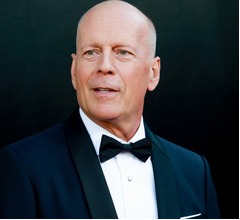 認知症のブルース・ウィリス、元妻デミ・ムーアが近況明かす「大きな喪失あるけど…」