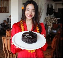 高橋メアリージュン、初訪問のネパールで「誕生日を迎えました!健康です!」