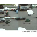 エアバッグに乗って痛い失敗、宙に舞い“1人バックドロップ”状態に。