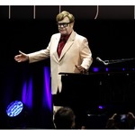 78歳エルトン・ジョン、残された“余命”考え「45分も泣いてしまった」