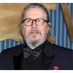 ゲイリー・オールドマン、撮影現場での“破壊的な行動”をデミ・ムーアに謝罪