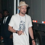 ジャスティン・ティンバーレイクがイン・シンク仲間とボウリング。