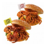 驚愕ビジュアルのドムドム「丸ごと!!カニバーガー」、今年は新作「コチュジャン味」も