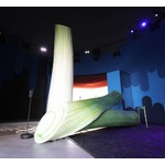 万博のよしもとパビリオン「問いかけられるネギ」、“未来の所有者”が決定