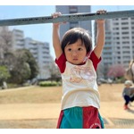 おばたのお兄さん、1歳息子の“怪力”に驚く「息子は握力が強い模様、、、」