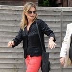 ケイト・モスが飛行機トラブル、チケット忘れて大幅に出発遅らせる。