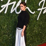 多忙すぎるヴィクトリア・ベッカム、「ハイヒールでヨチヨチ」もできず。