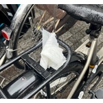 「人の自転車にこういうことする奴誰だ？」荷台にティッシュ…東MAX困惑